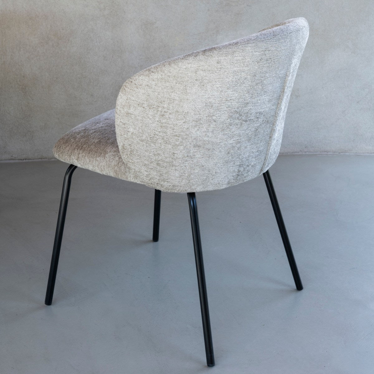 Andrea House Lina chaise tapissée grise