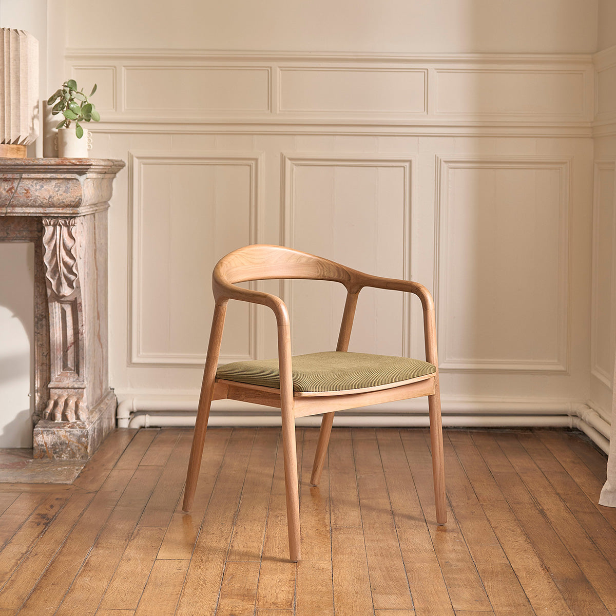 Berah Getah Ambre chaise teck velours côtelé kaki