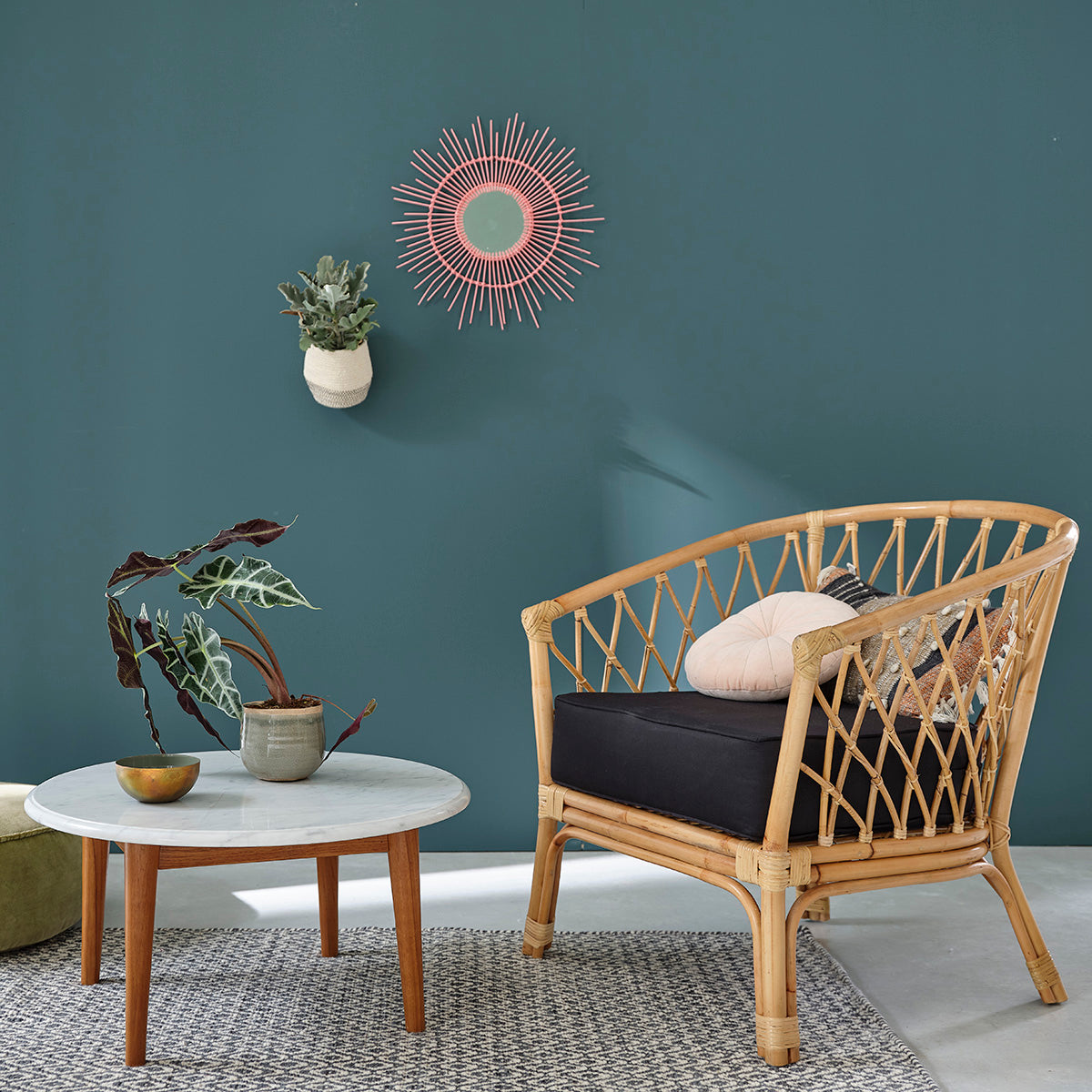 Berah Getah Salon Paola Fauteuil rotin coussin noir