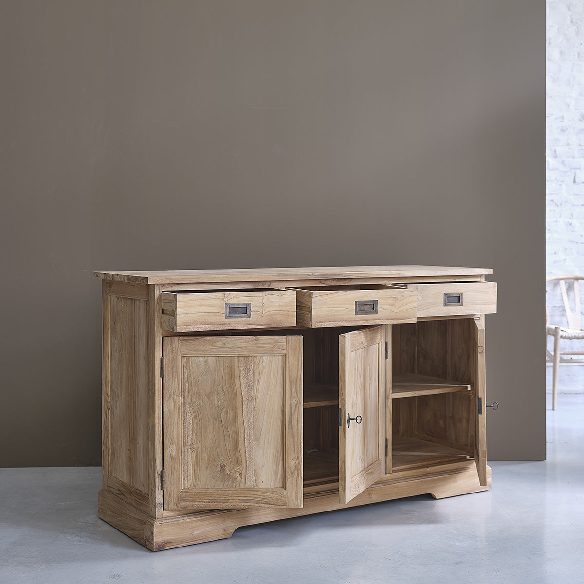 Berah Getah Boston buffet teck massif 150 cm 3 portes