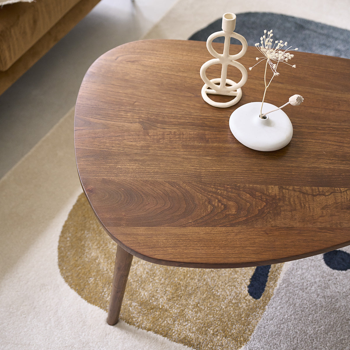 Berah Getah BRUNE table basse mindi noyer 100 cm triangle