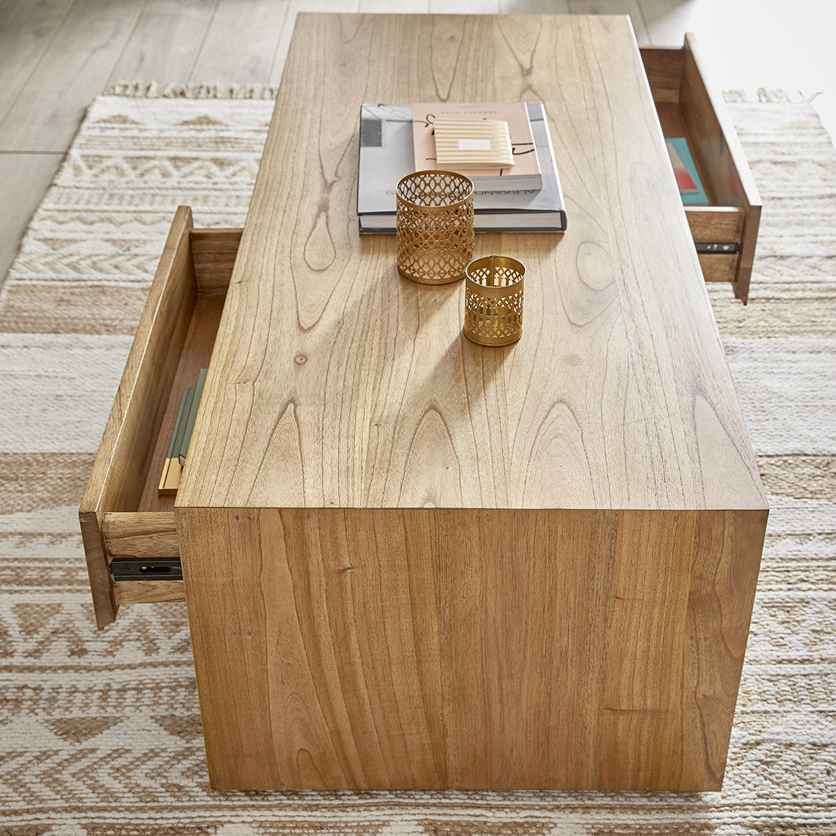 Berah Getah Tilo table basse mindi 140 cm 4 tiroirs naturel