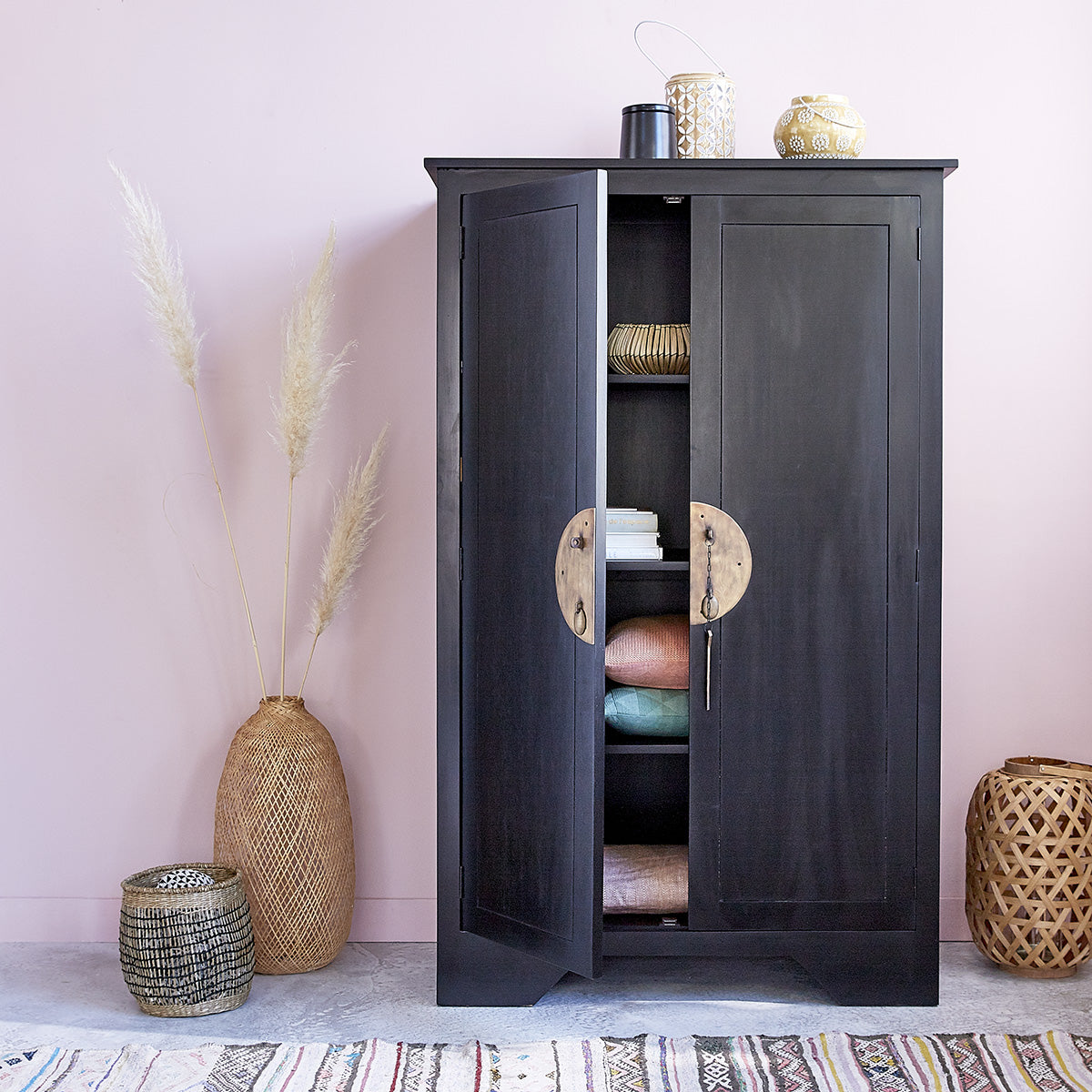 Berah Getah Nusa armoire acajou massif 105 cm noire