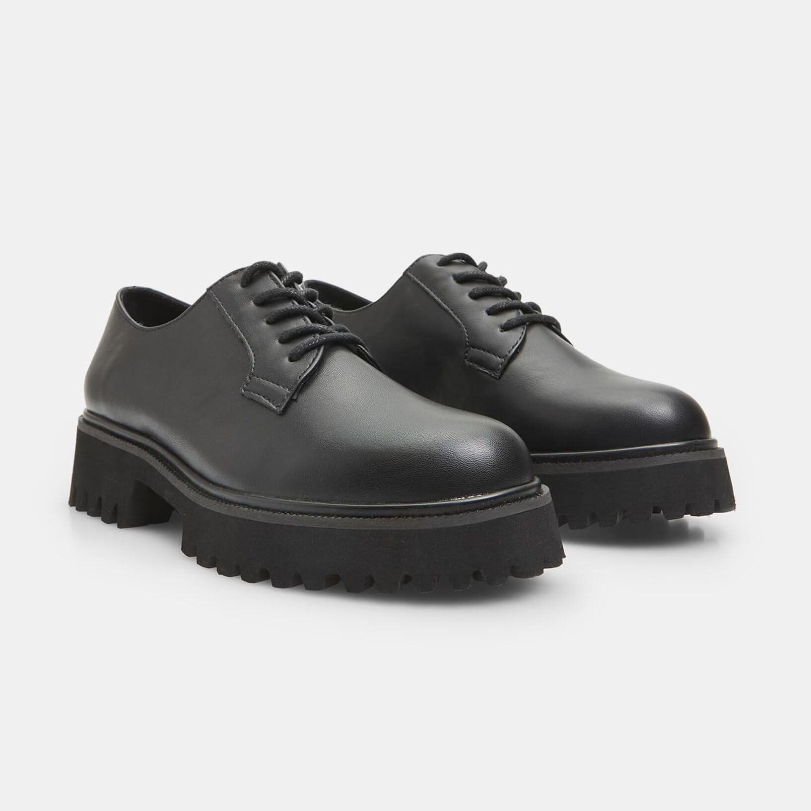 Bata Chaussures à lacets femme semelle crampons