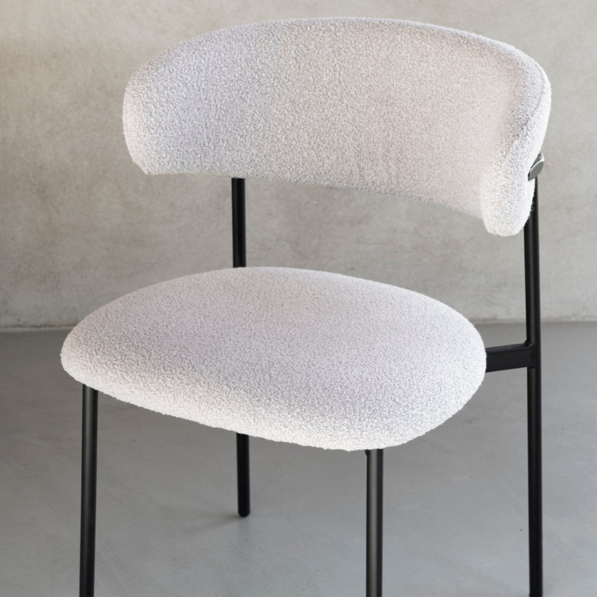 Andrea House Lucy chaise tapissée grise