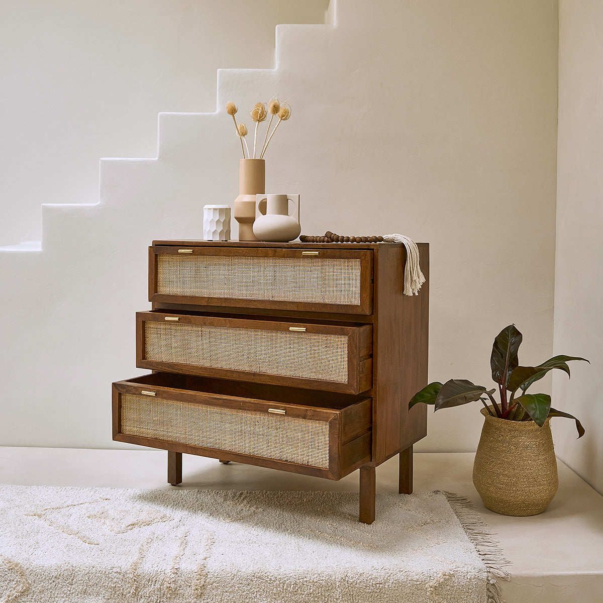 Berah Getah Raphael commode manguier cannage noyer 90 cm
