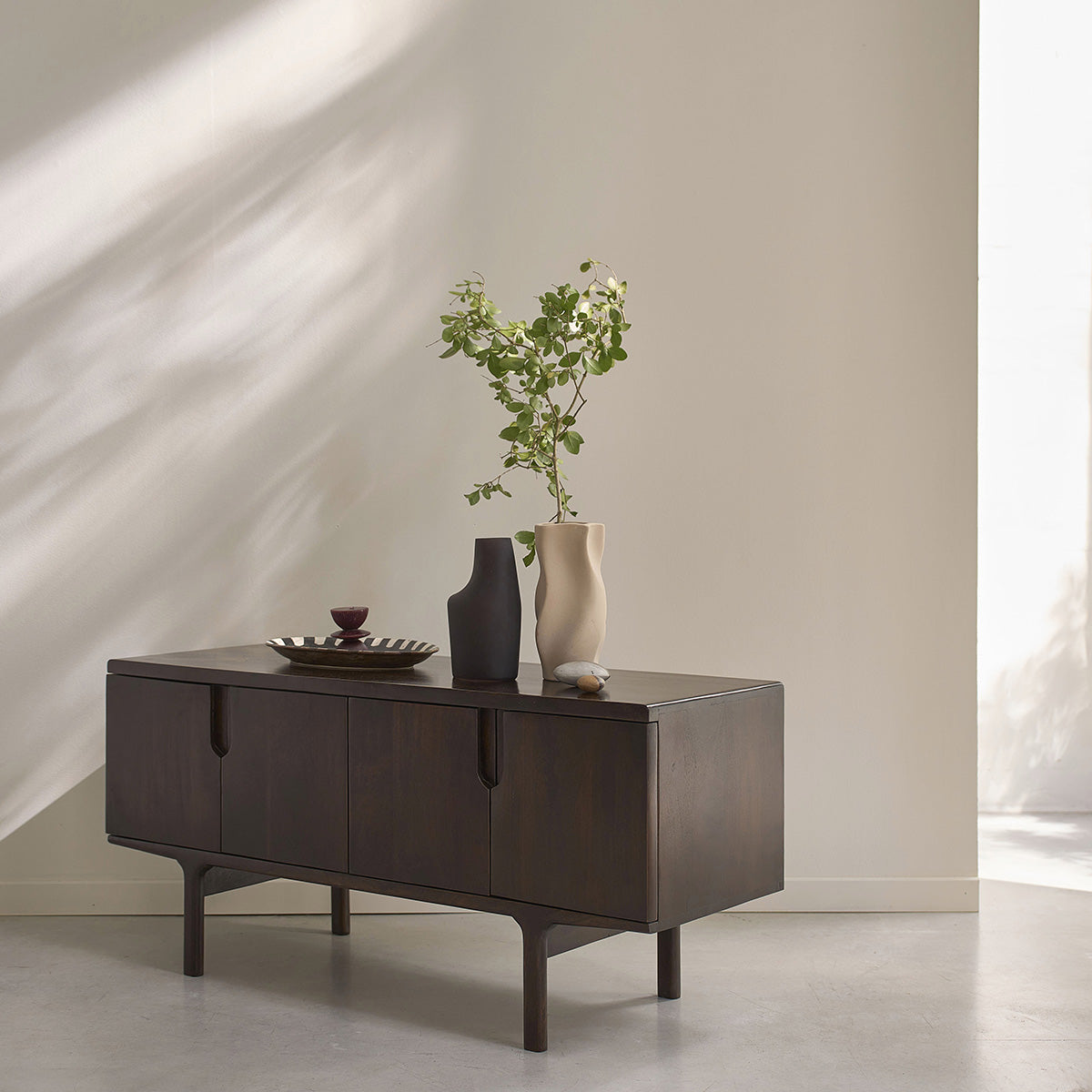 Berah Getah LAZARE Meuble TV manguier 120 cm 4 portes