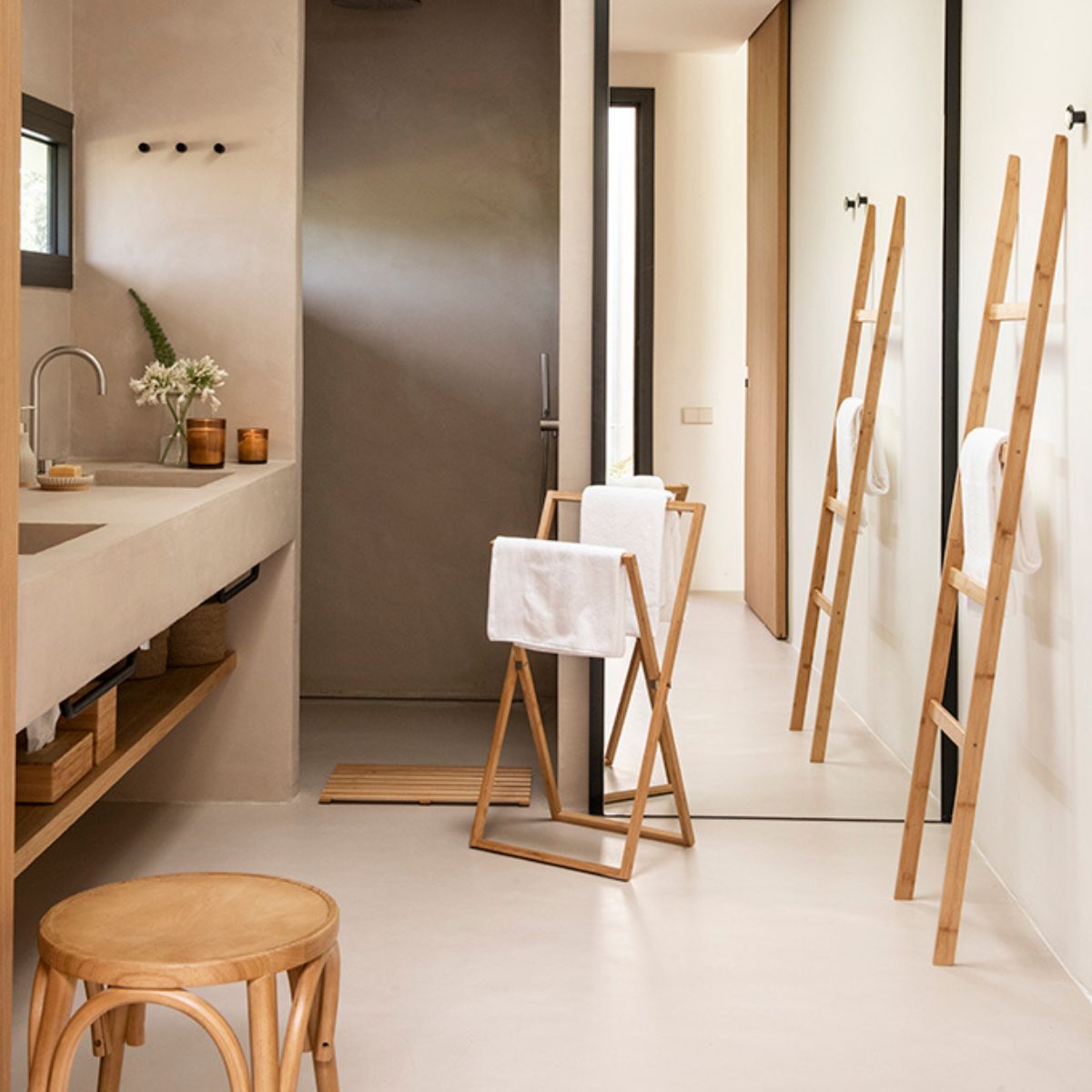 Andrea House échelle bambou beige nordique salle de bain