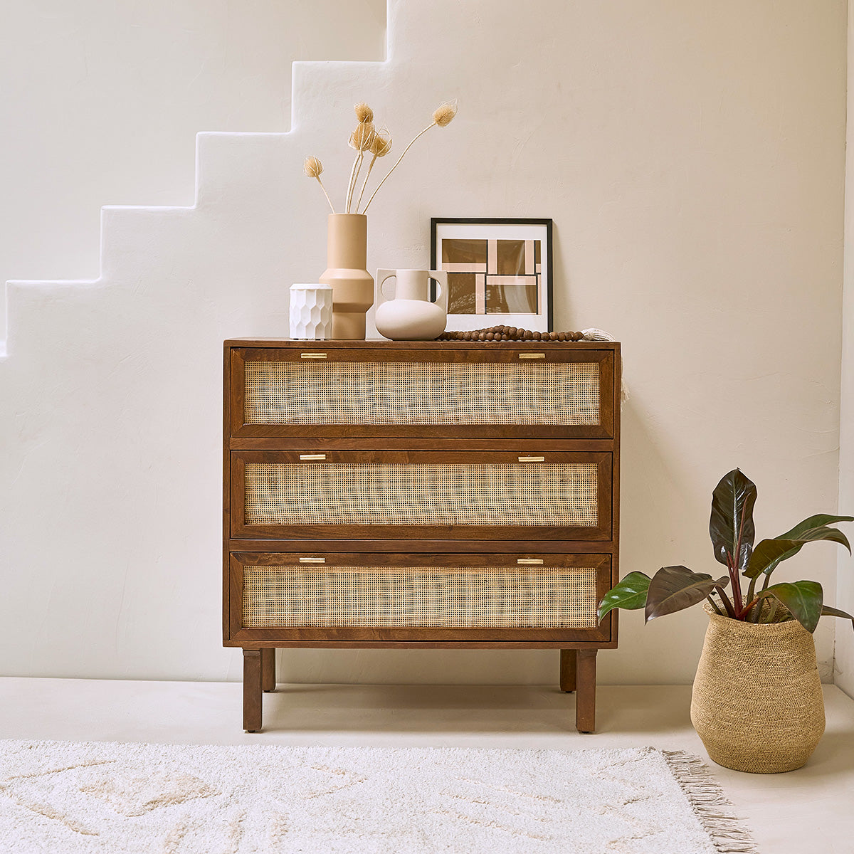 Berah Getah Raphael commode manguier cannage noyer 90 cm