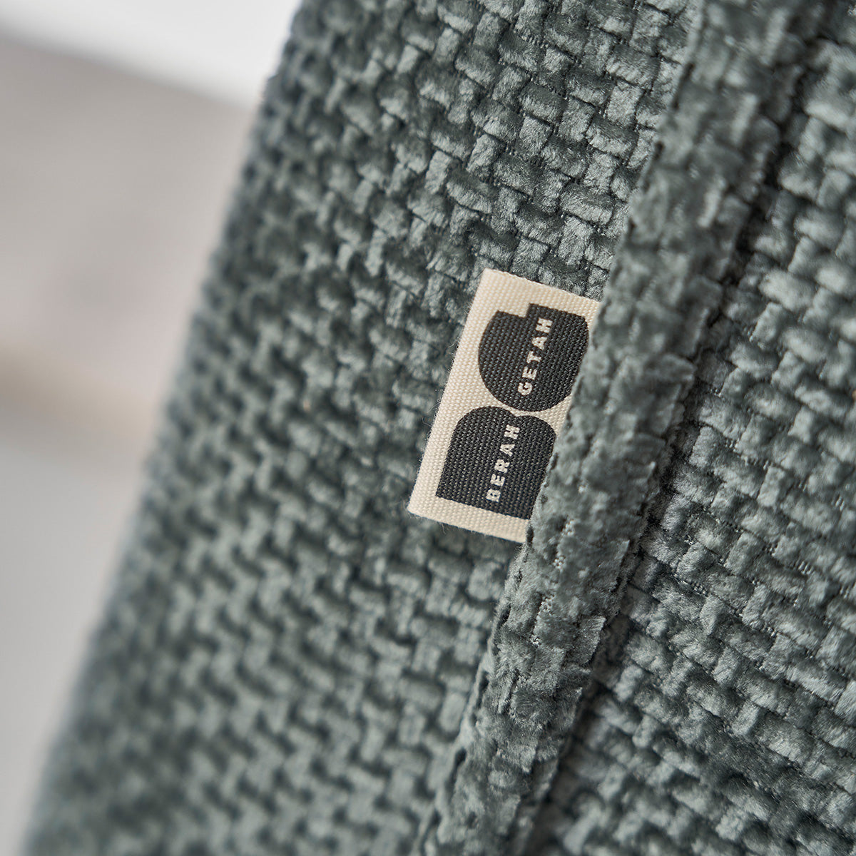 Berah Getah Hector canapé 3 places velours vert de gris
