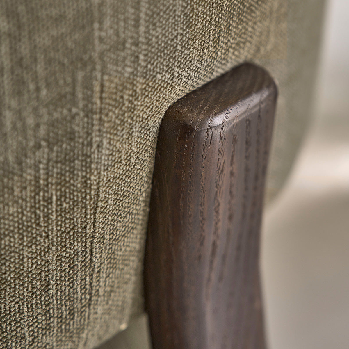 Berah Getah Henri fauteuil chêne chenille kaki noyer