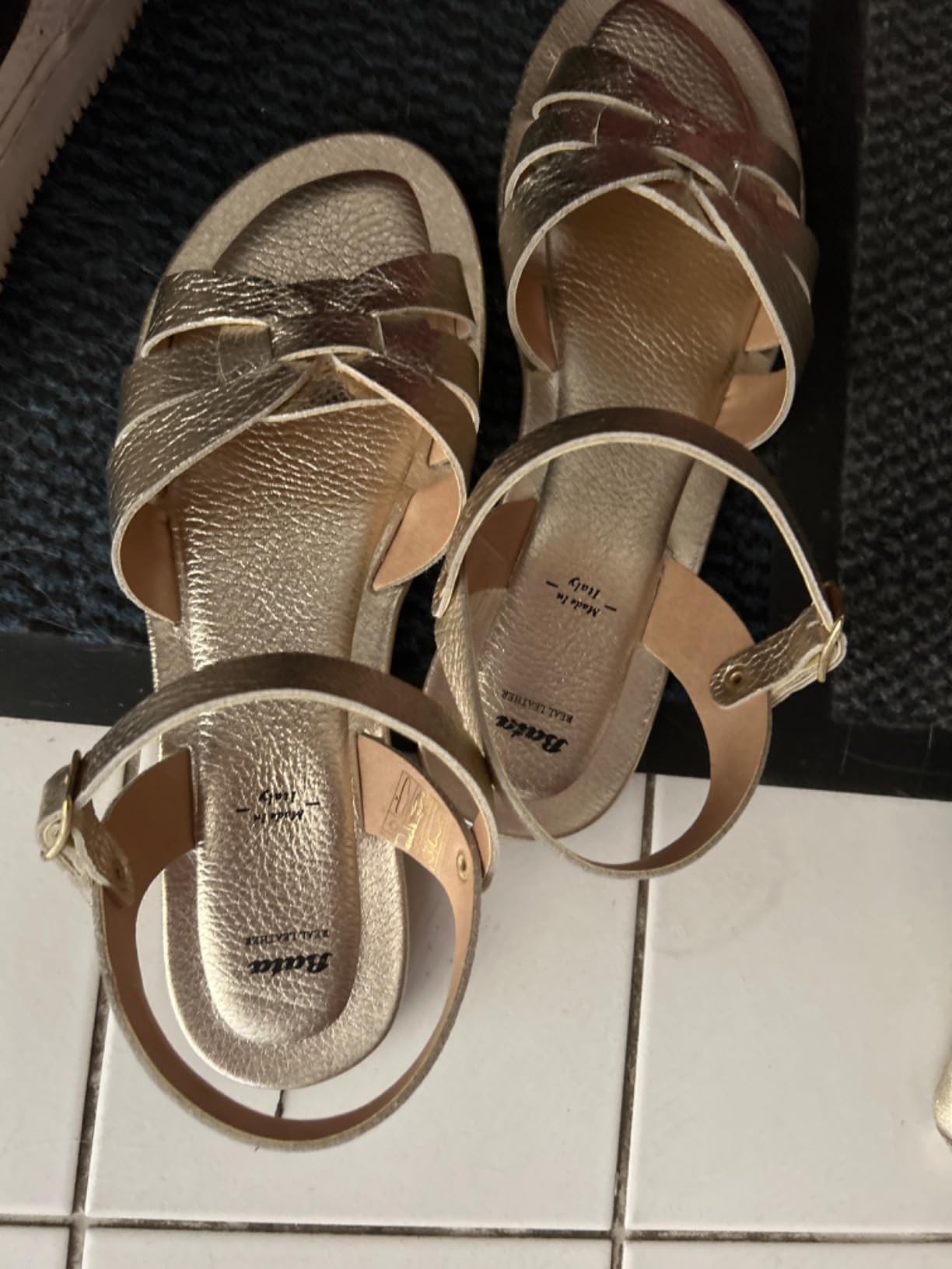 Bata Sandale Cuir Femme Plate Bandes Croisées Boucle
