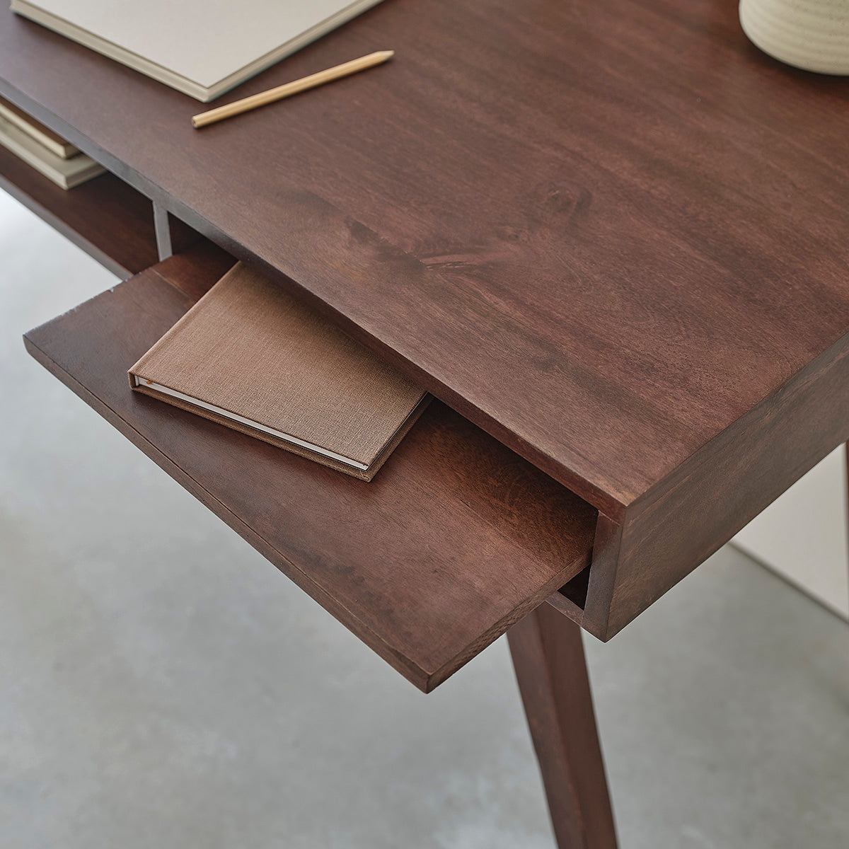 Berah Getah Brune bureau manguier massif 120 cm noyer