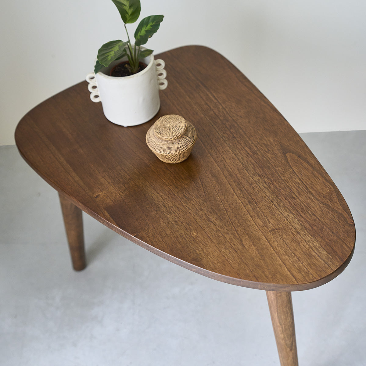 Berah Getah Brune table basse mindi noyer 62 cm