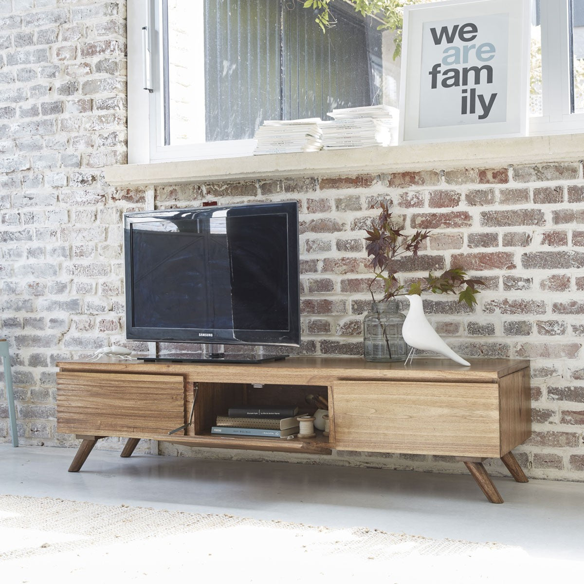 Berah Getah ODDA Meuble TV mindi 150 cm 3 portes