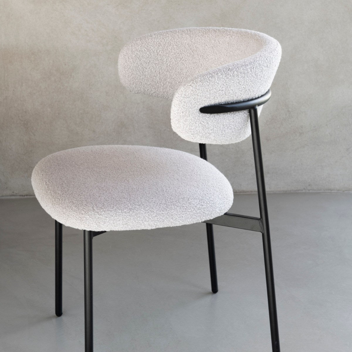 Andrea House Lucy chaise tapissée grise