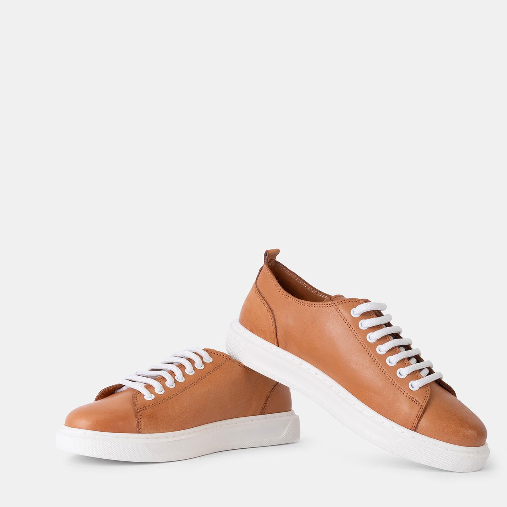 Bata Sneakers femme cuir classique marron confort