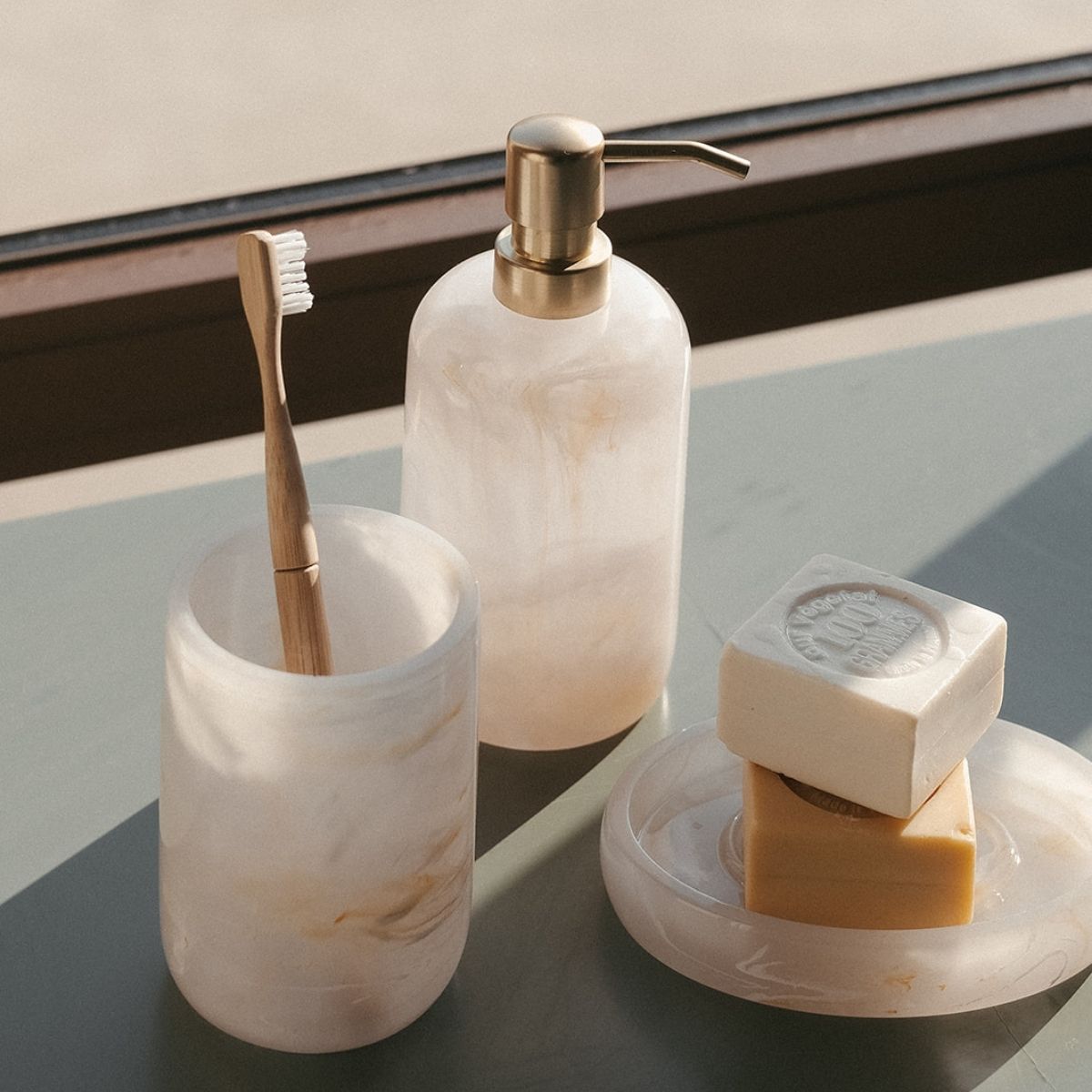 Andrea House Baño porte-brosses effet nacre blanc classique