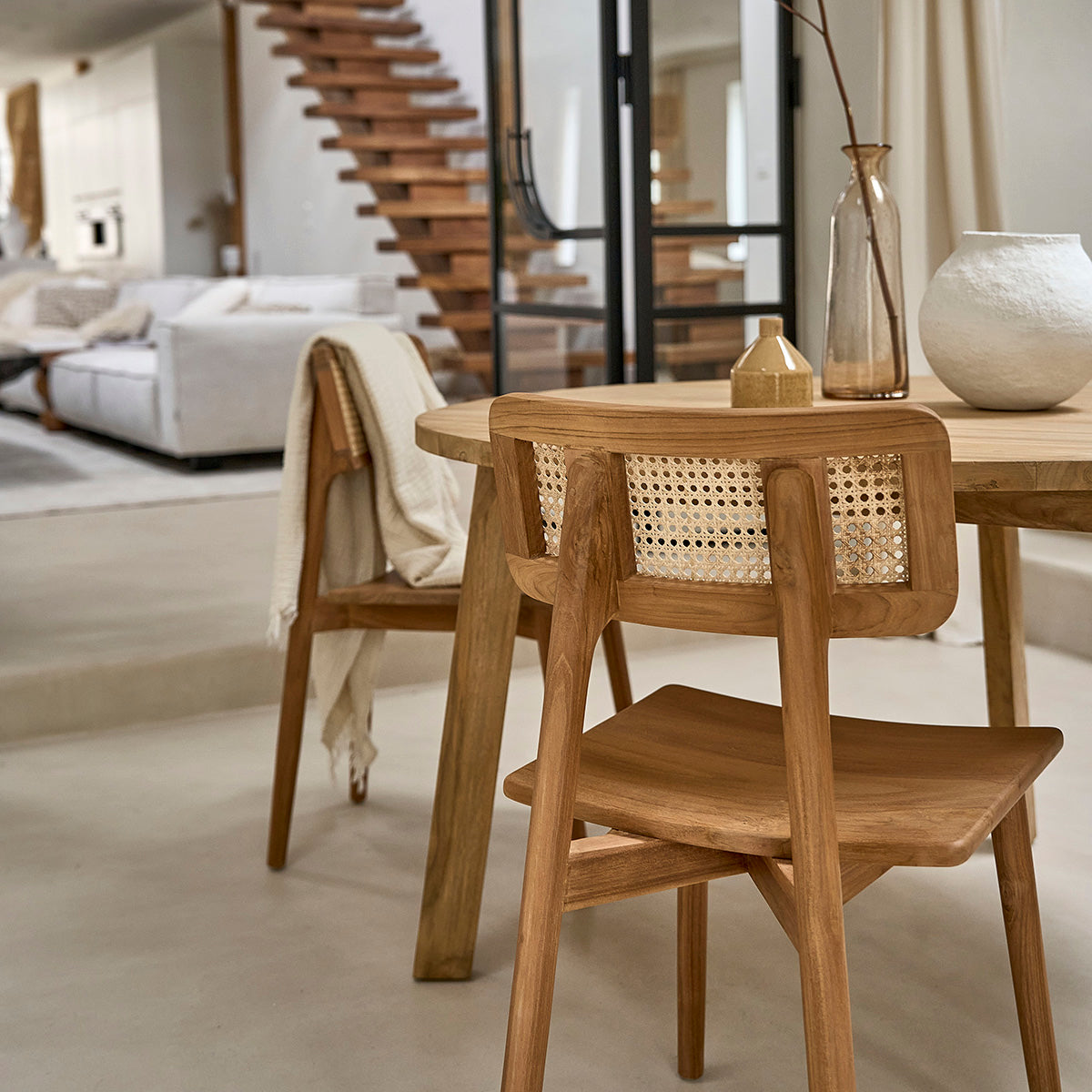 Berah Getah Sixtine lot 2 chaises teck cannage