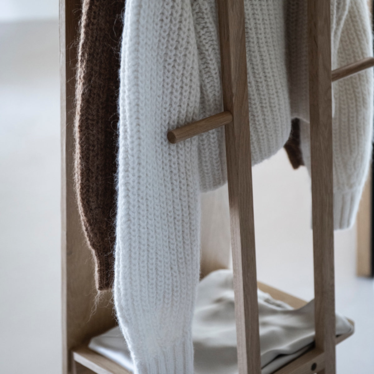 Andrea House miroir nordique bois avec étagère dressing