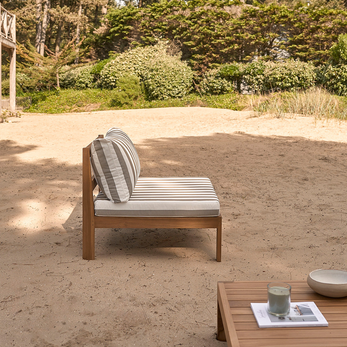 Berah Getah Palma fauteuil jardin teck tissu rayé blanc taupe