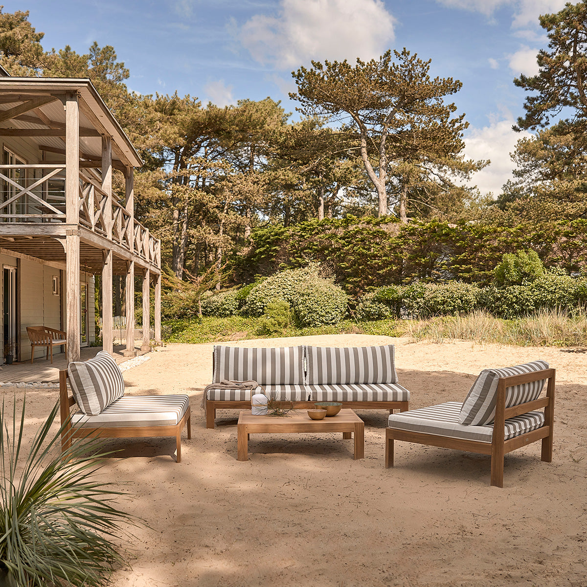 Berah Getah Palma fauteuil jardin teck tissu rayé blanc taupe
