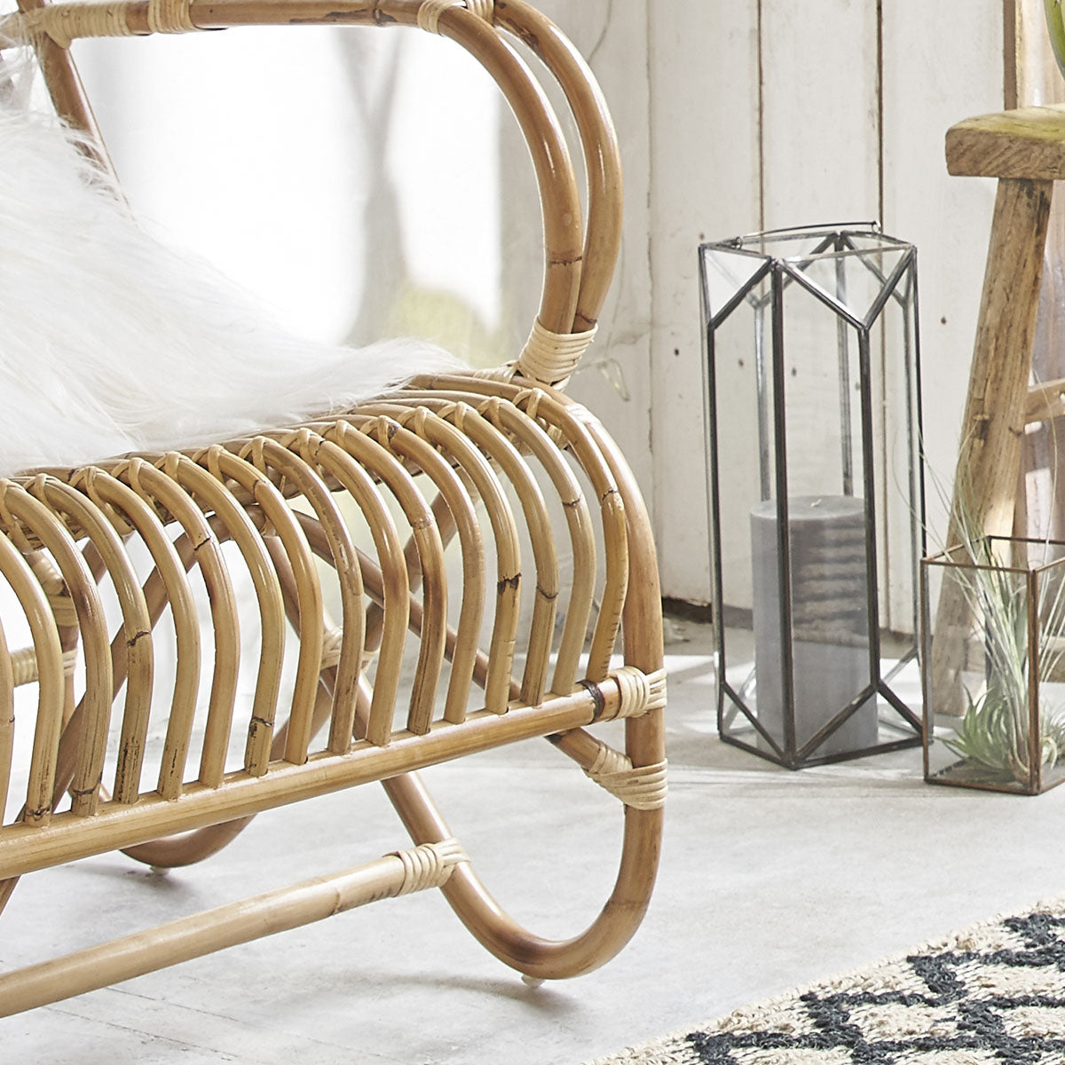 Berah Getah Paola fauteuil rotin cosy intérieur