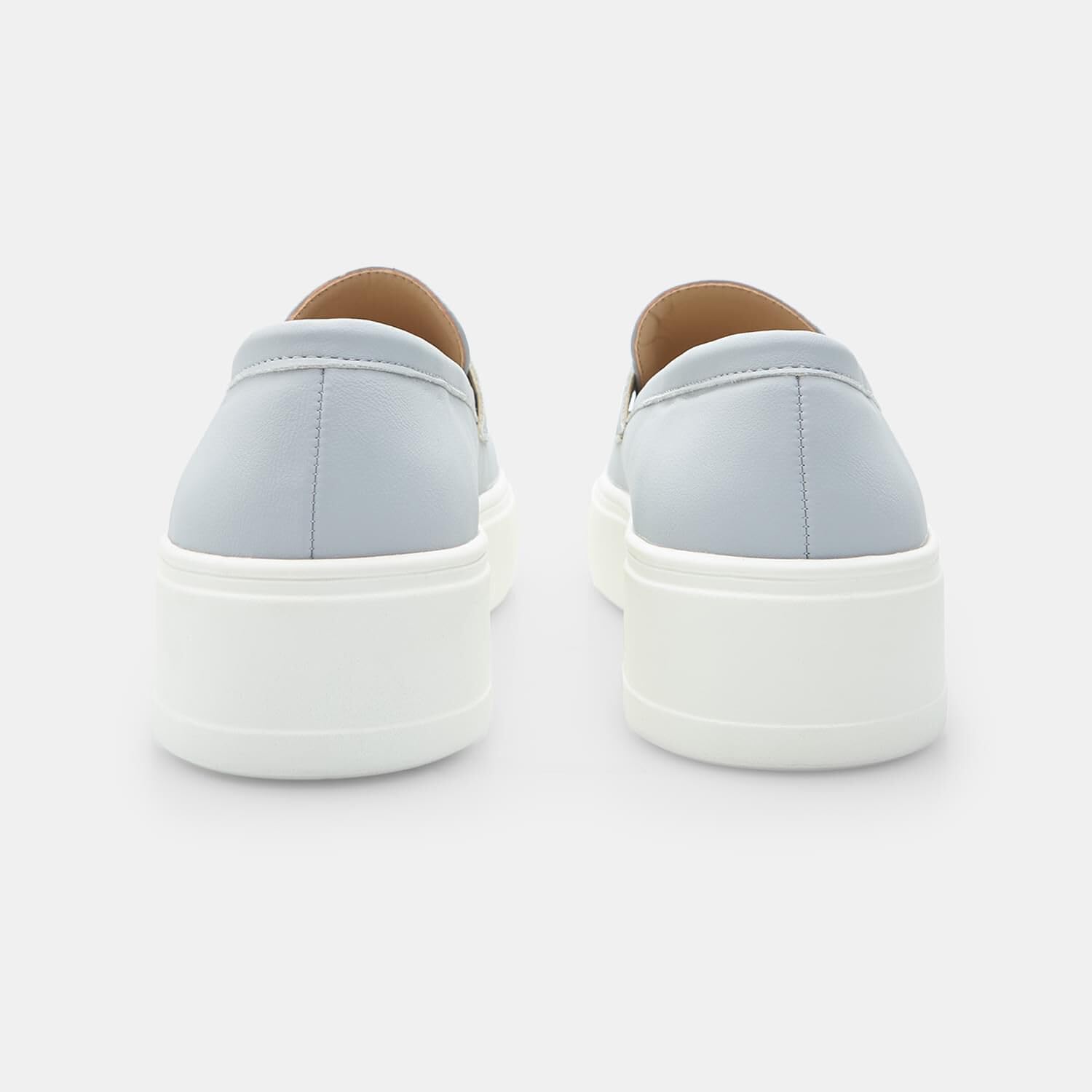 Bata Mocassins femme cuir bleus nude confortables