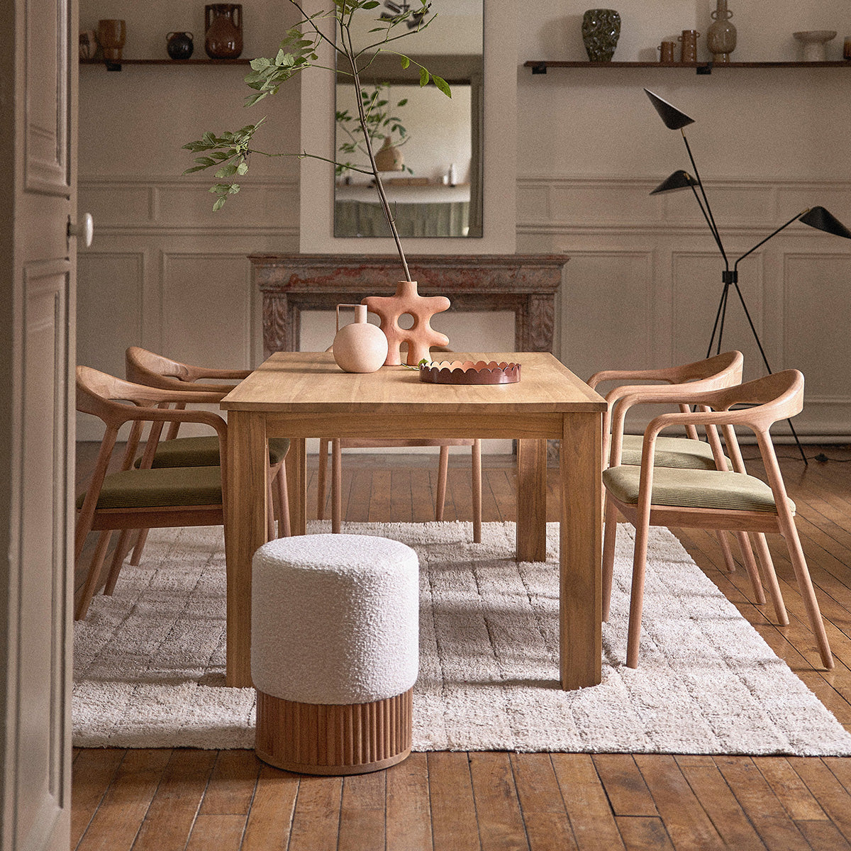 Berah Getah Serene pouf teck massif bouclette blanc 38 cm