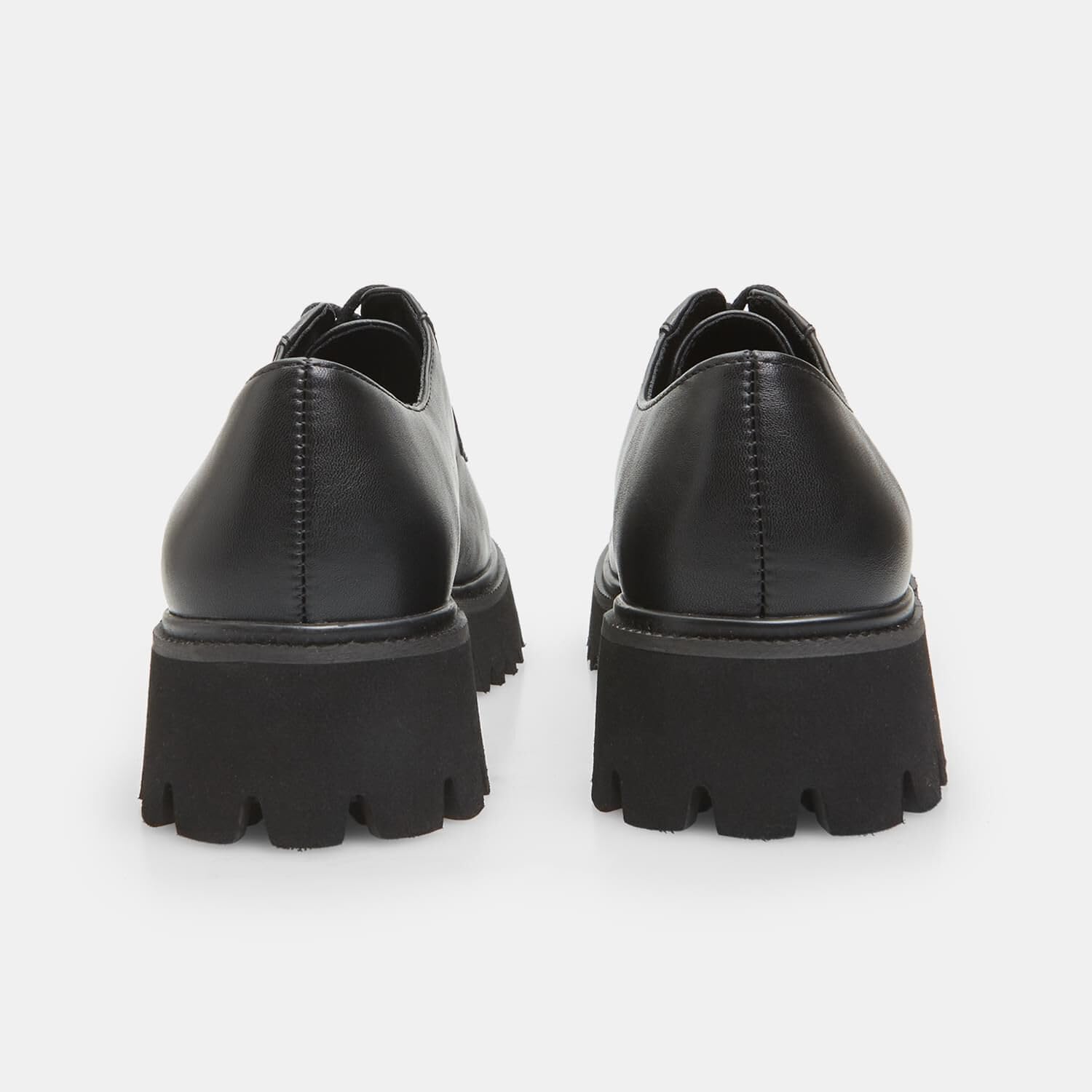 Bata Chaussures à lacets femme semelle crampons