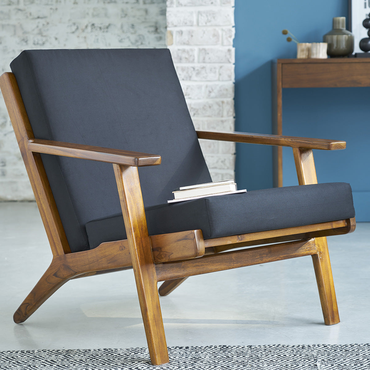 Berah Getah Auguste fauteuil scandinave teck coussins noirs
