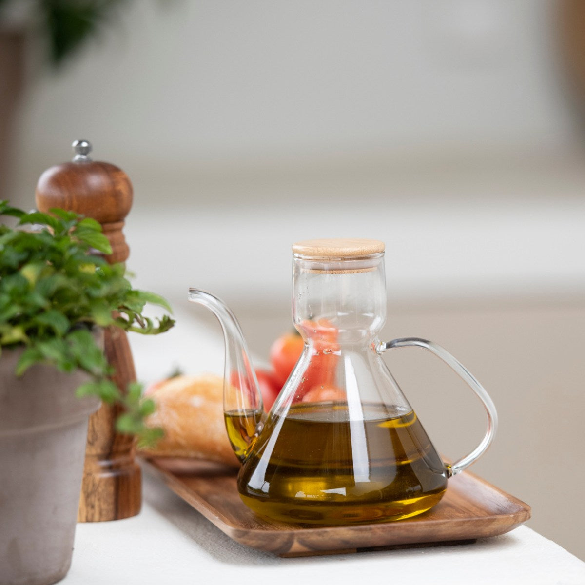 Andrea House huilier verre et bambou classique