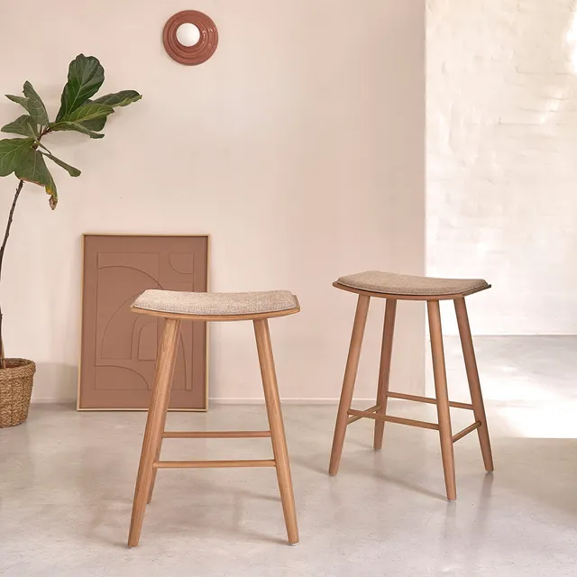 Berah Getah AMBRE lot 2 tabourets de bar teck velours grège 65 cm