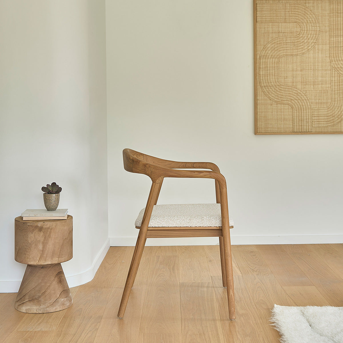 Berah Getah AMBRE chaise teck assise bouclette blanc avec accoudoirs