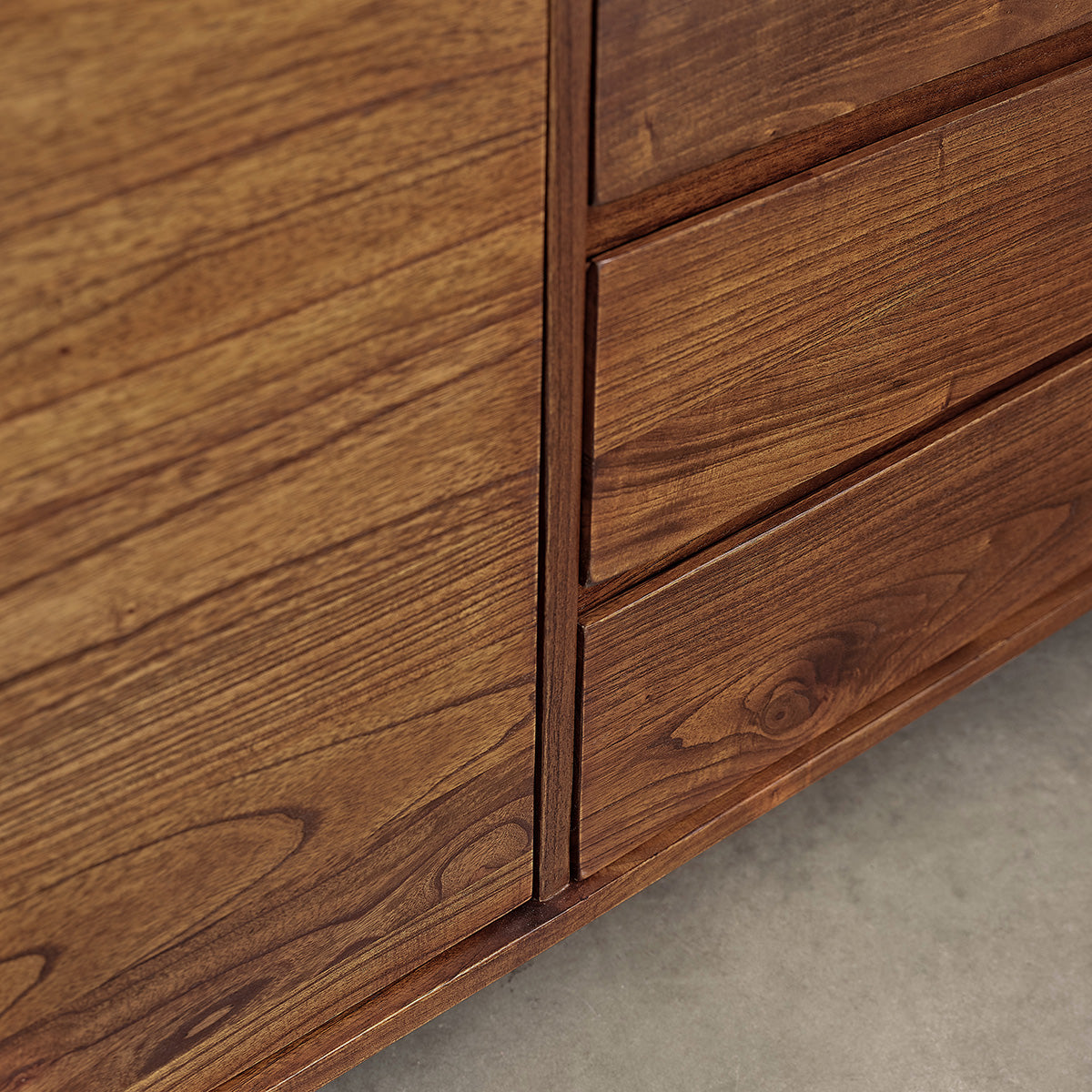 Berah Getah Milo commode mindi noyer 180 cm 3 tiroirs