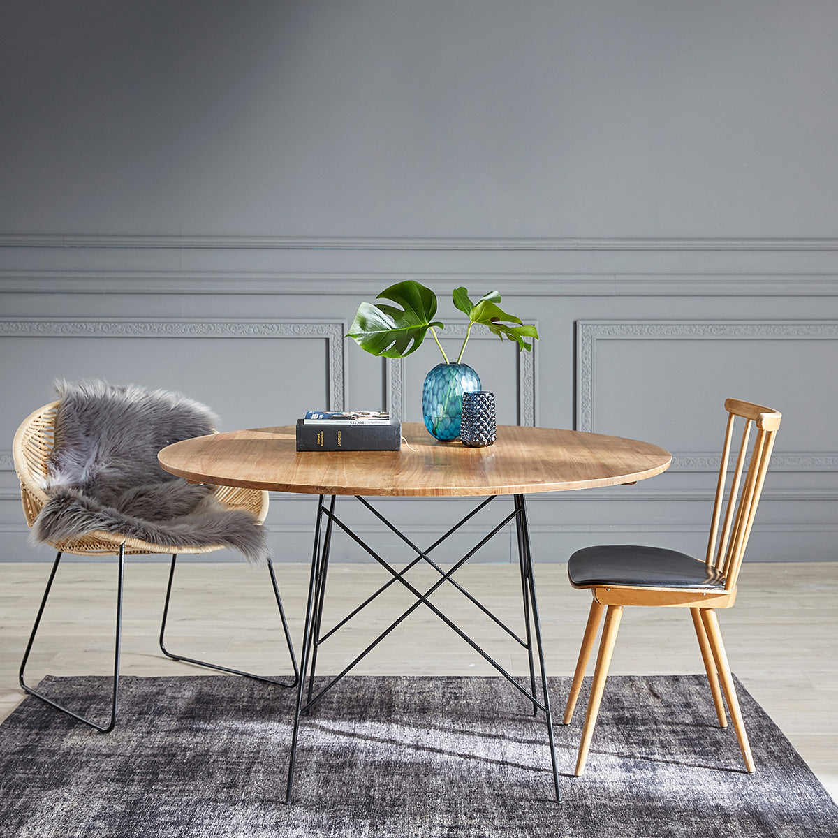 Berah Getah TILO table ronde mindi 4 pers. bois métal