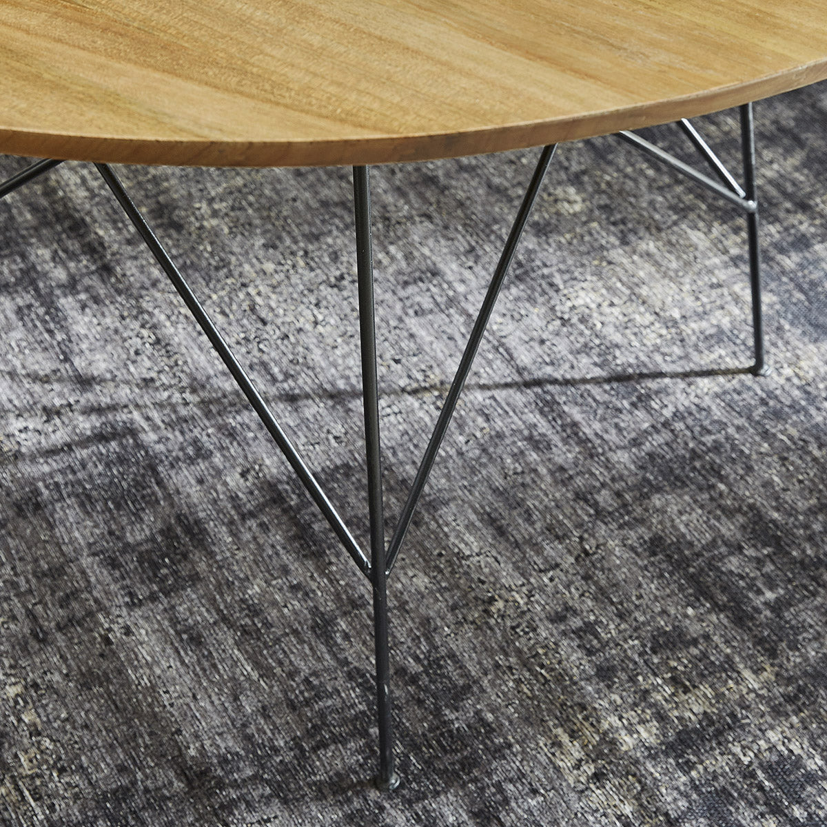 Berah Getah TILO table ronde mindi 4 pers. bois métal
