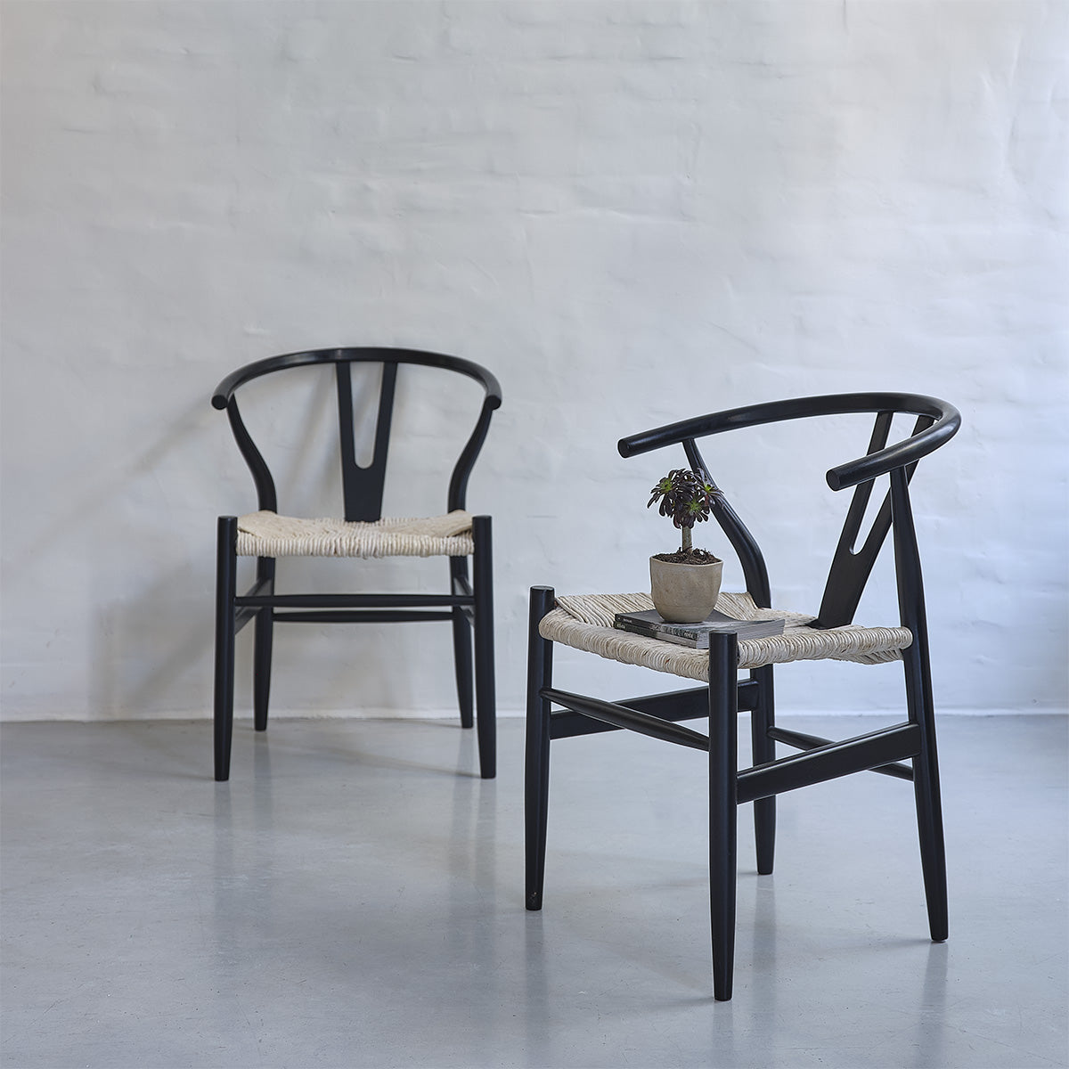 Berah Getah Camille lot 2 chaises mindi corde noire