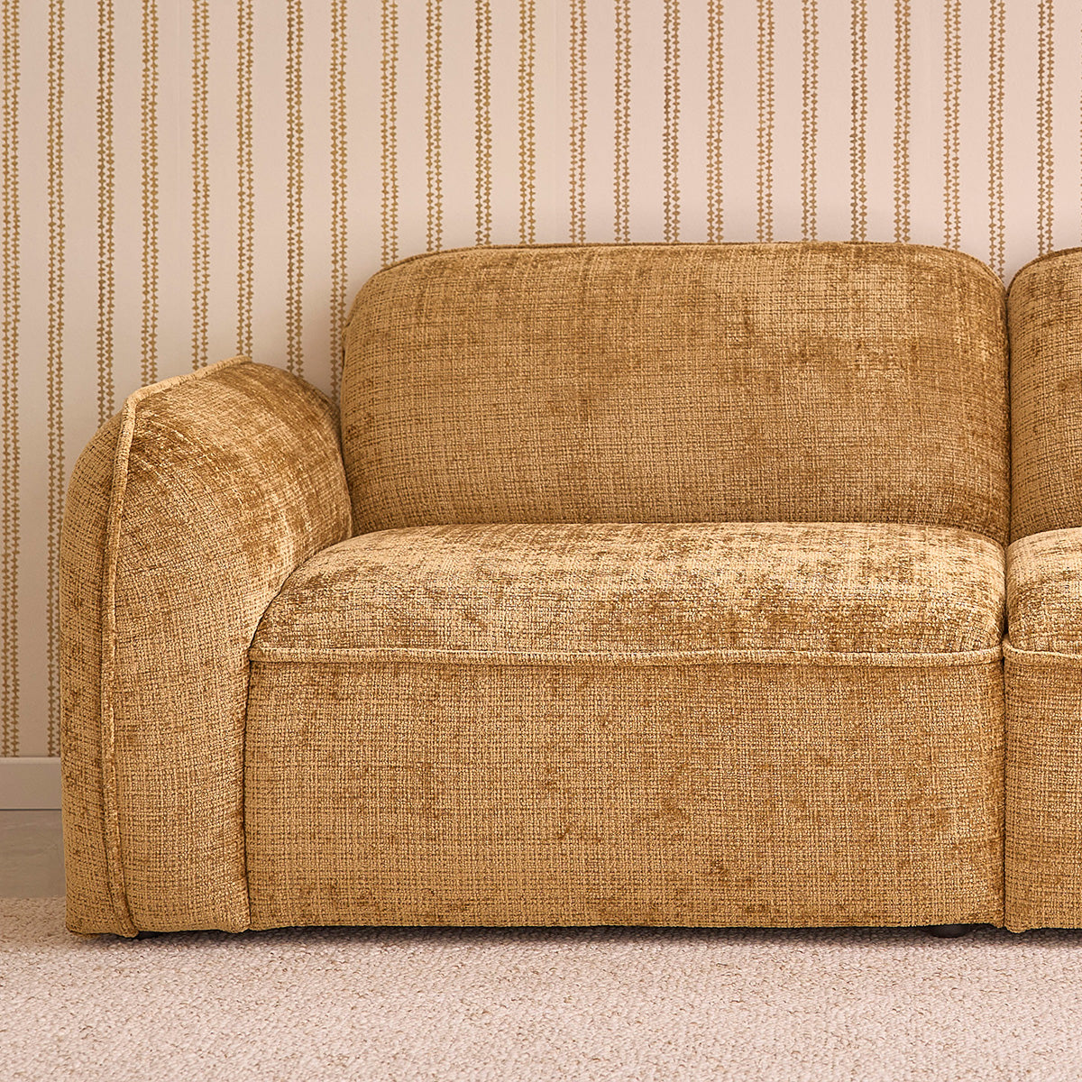 Berah Getah Hector canapé 3 places velours ocre texturé