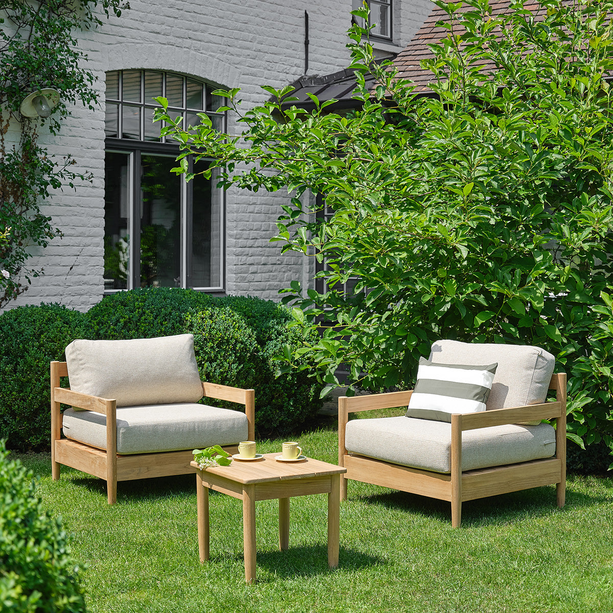 Berah Getah CALVI salon bas teck 2 pers. coussins beige chiné