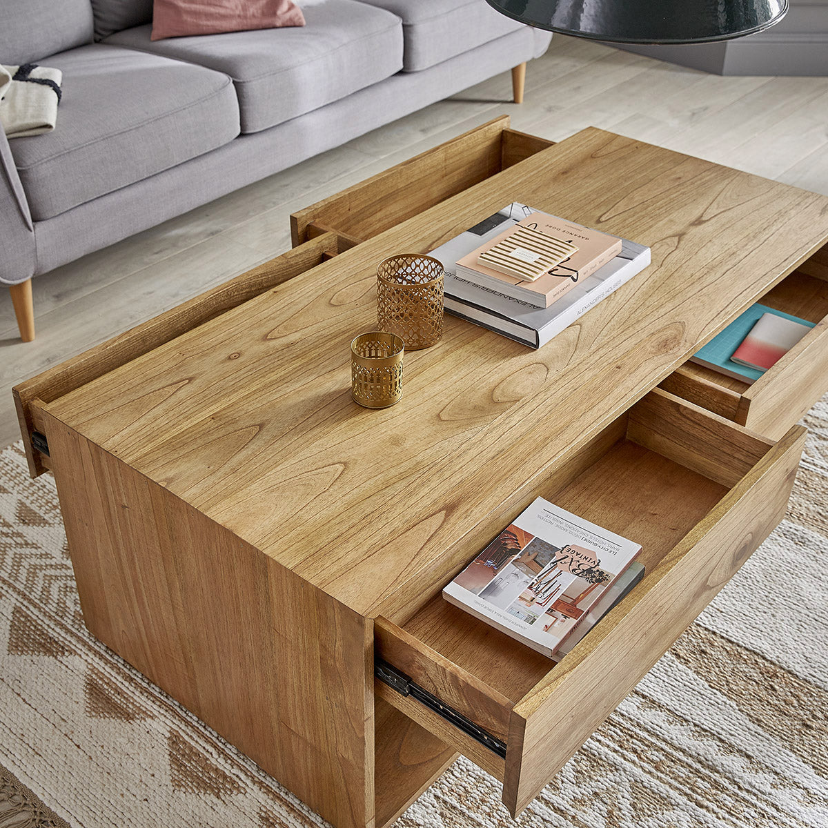 Berah Getah Tilo table basse mindi 140 cm 4 tiroirs naturel