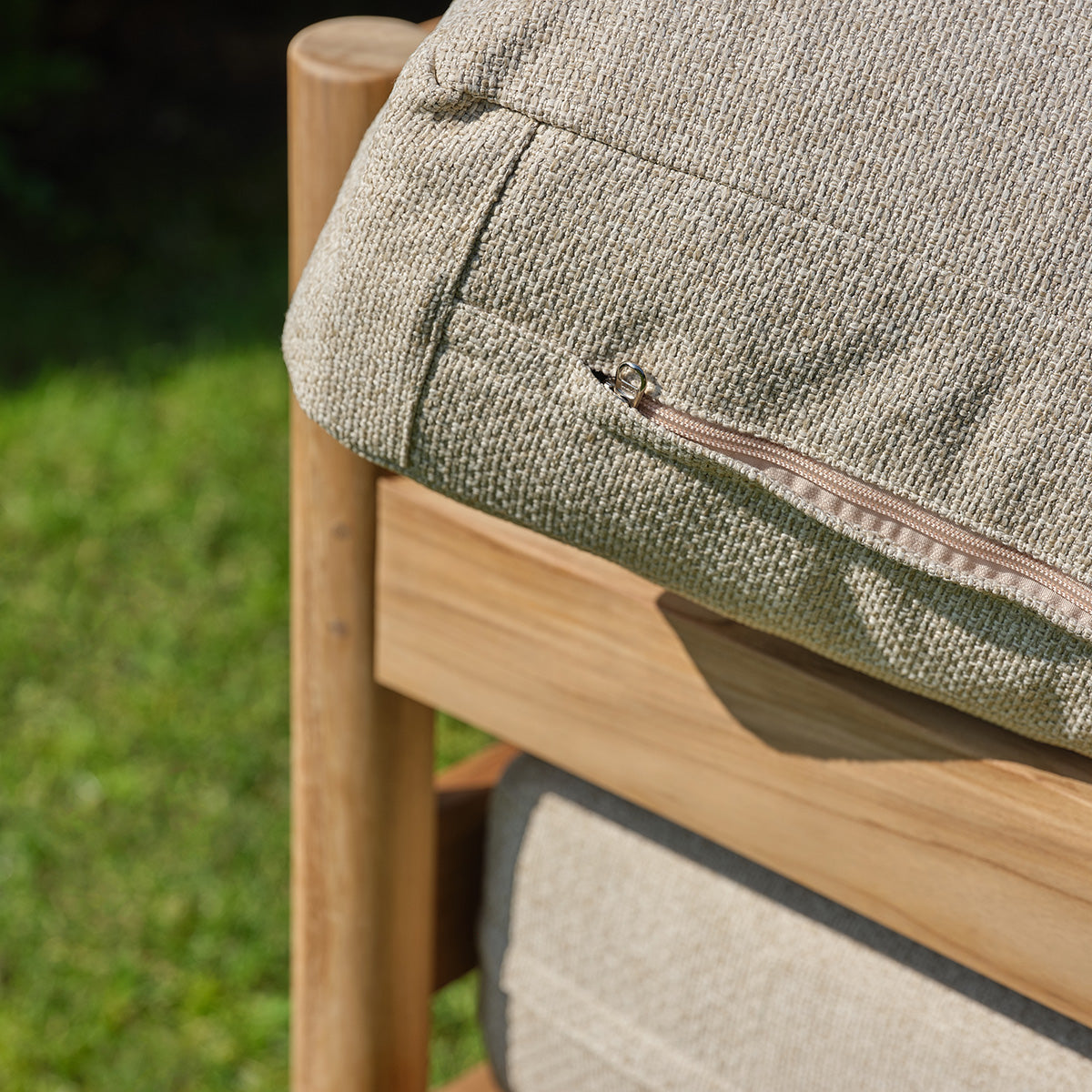 Berah Getah CALVI salon bas teck 2 pers. coussins beige chiné