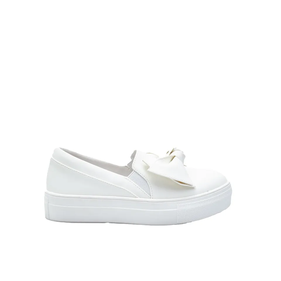 Bata Slip On fille baskets à enfiler 33 EU ficelle