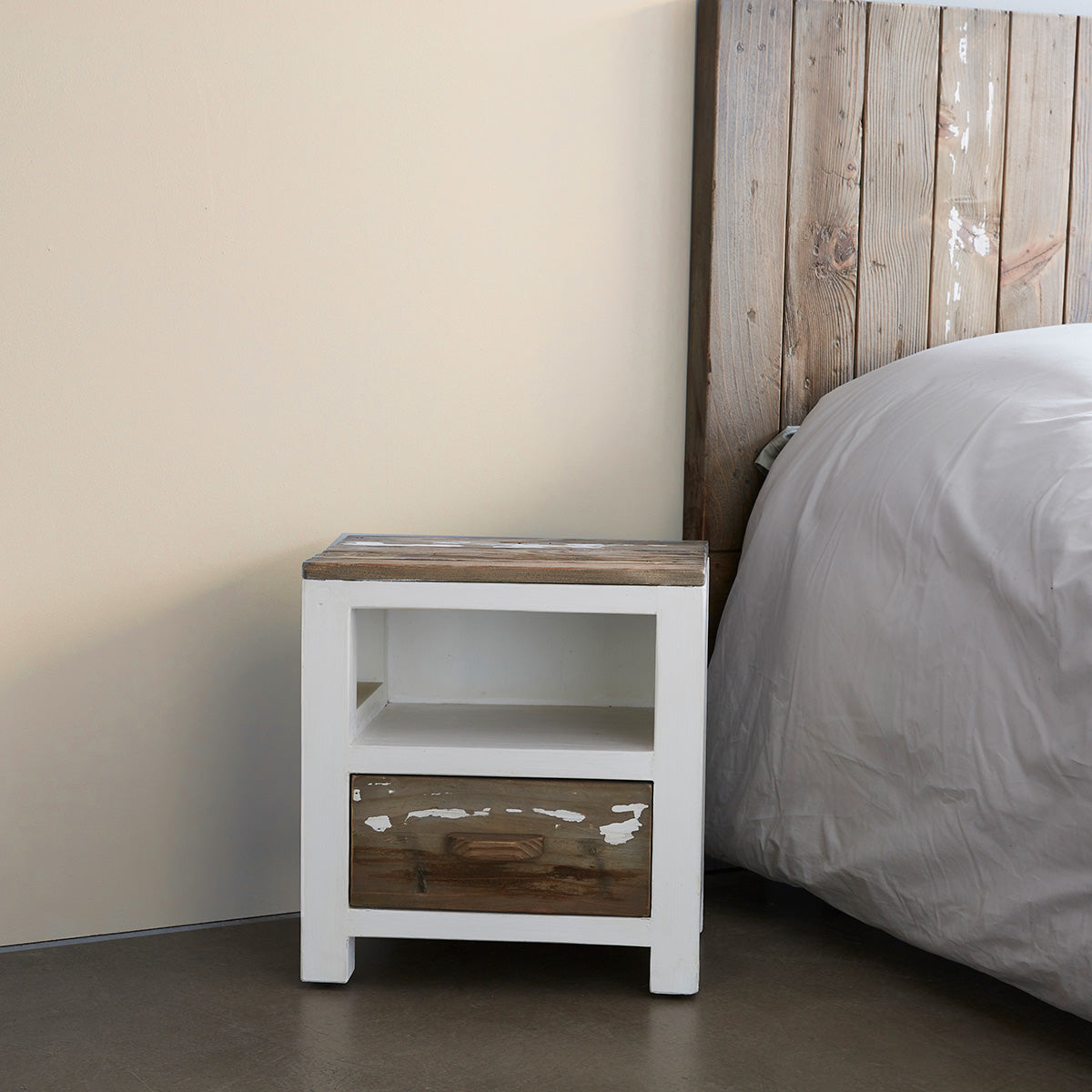 Berah Getah Honfleur table de chevet pin recyclé 45 cm