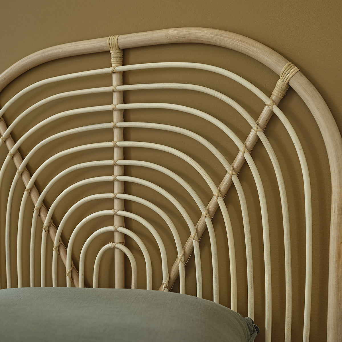 Berah Getah Boho tête de lit enfant rotin 90 cm arrondie