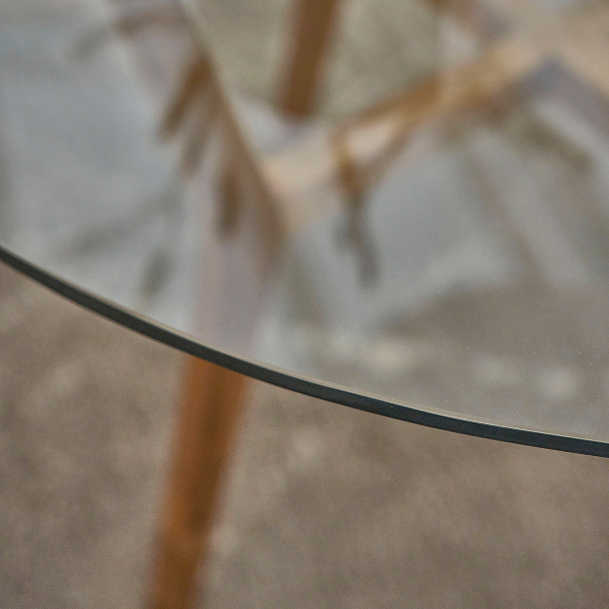 Berah Getah TRISTAN table ronde teck 4 personnes