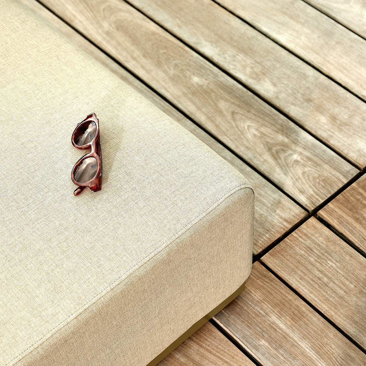 Berah Getah Livo bain de soleil alu kaki clair beige