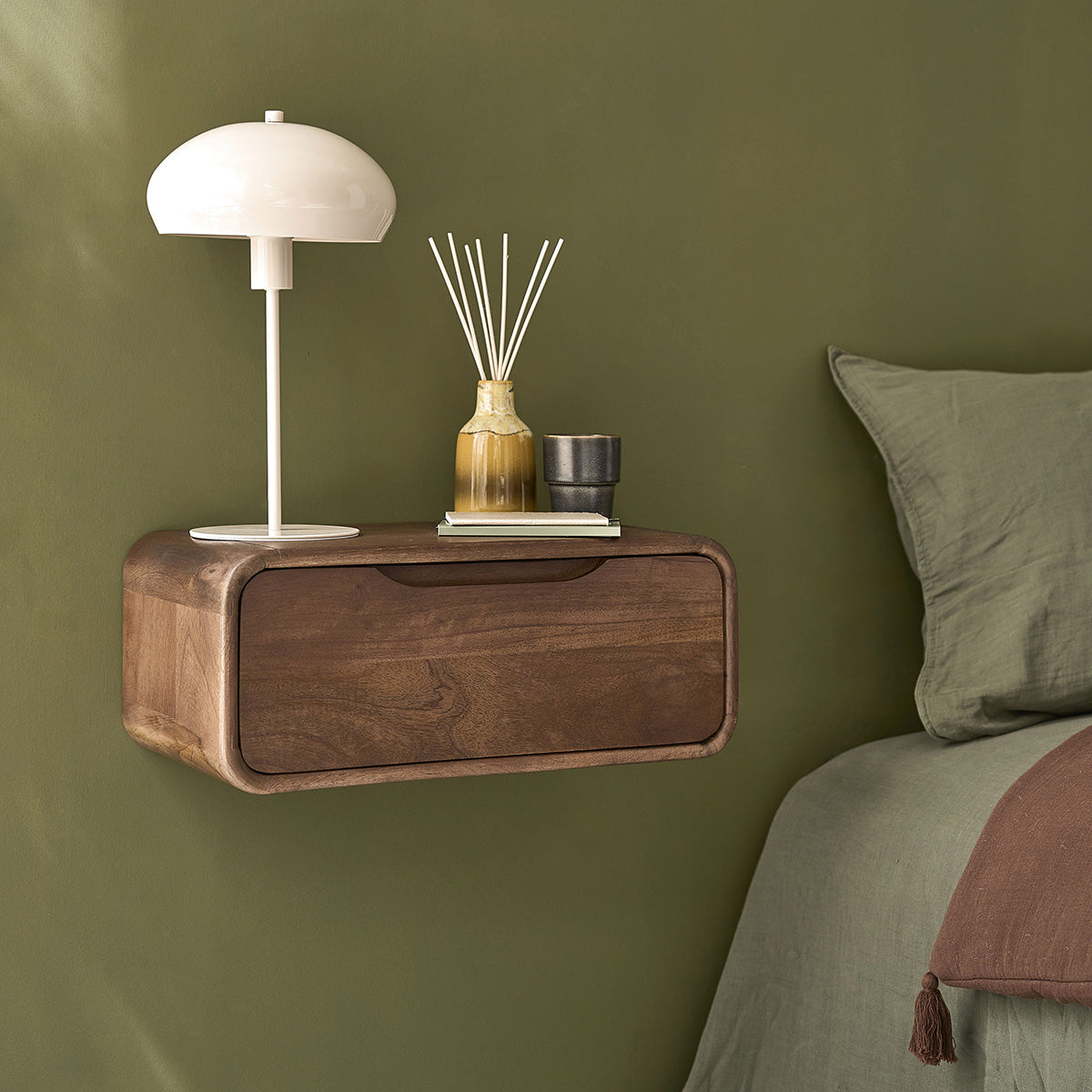 Berah Getah Sofia Table de chevet suspendue 50 cm noyer