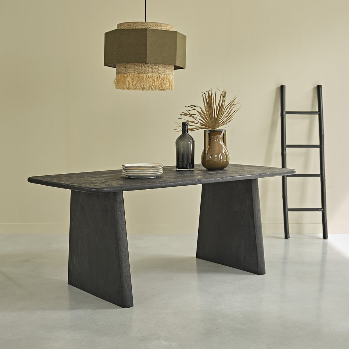 Berah Getah Lucky table en manguier noir 6/8 pers.