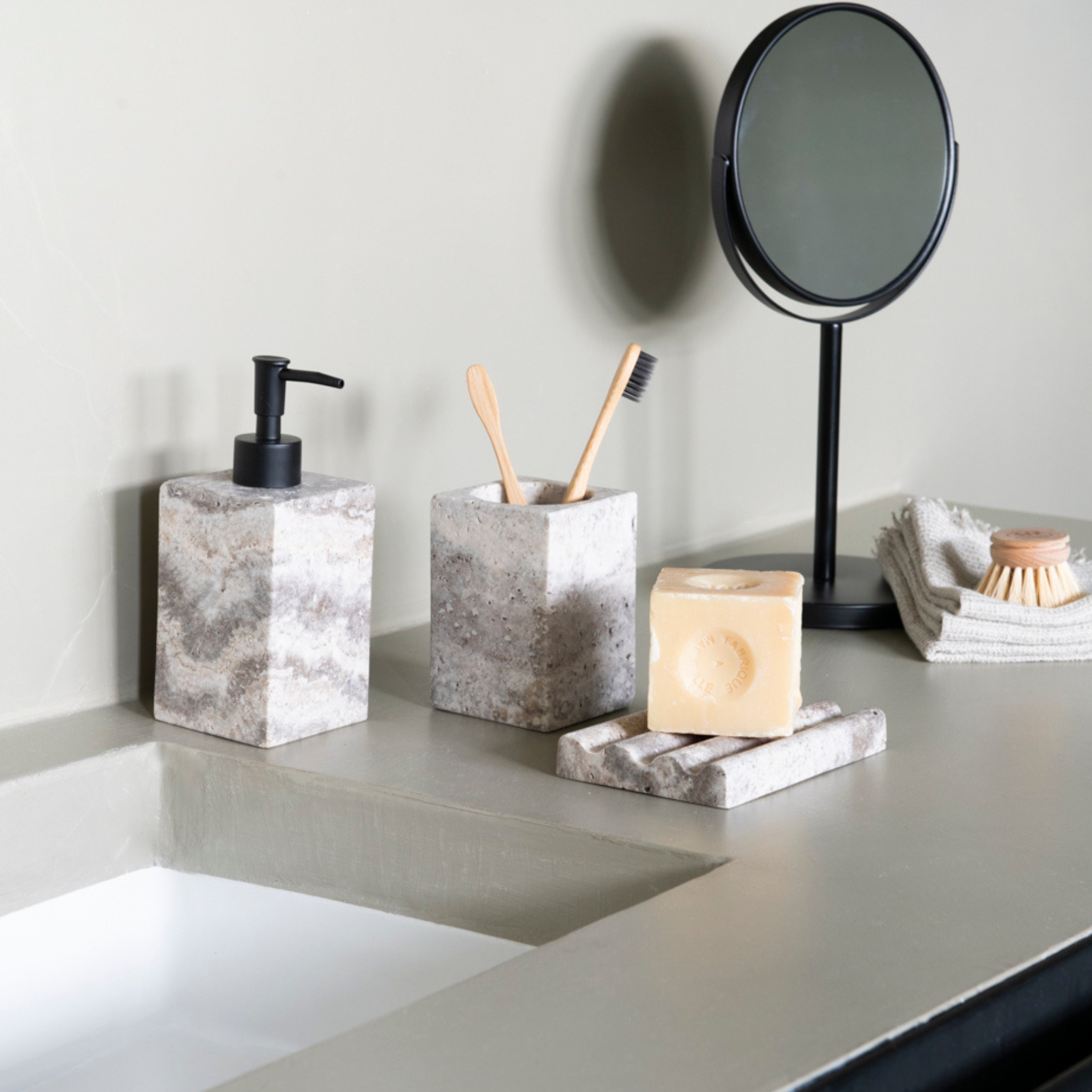 Andrea House Porte-brosses marbre gris gobelet salle de bain